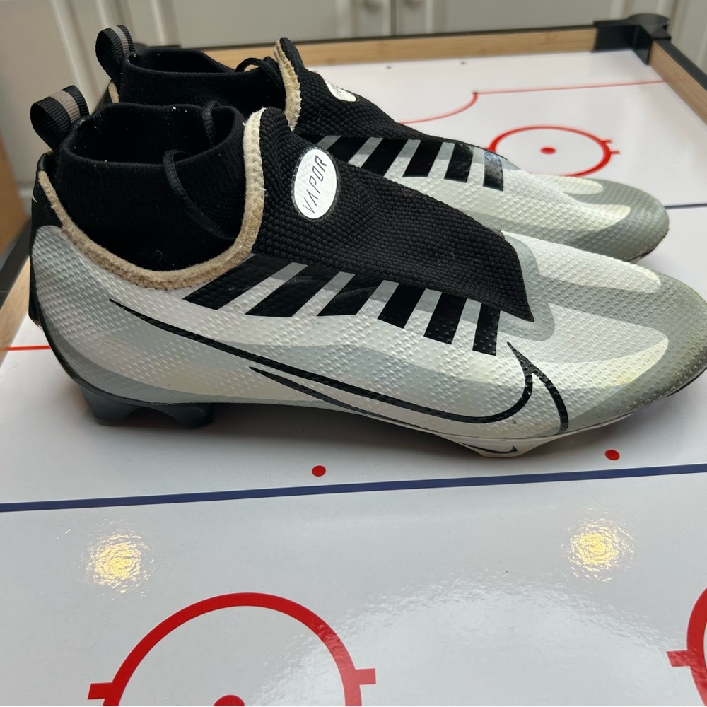 Nike‎ Vapor Edge Pro 360 Size 11 Soccer/Football Cleats White & Platinum Color